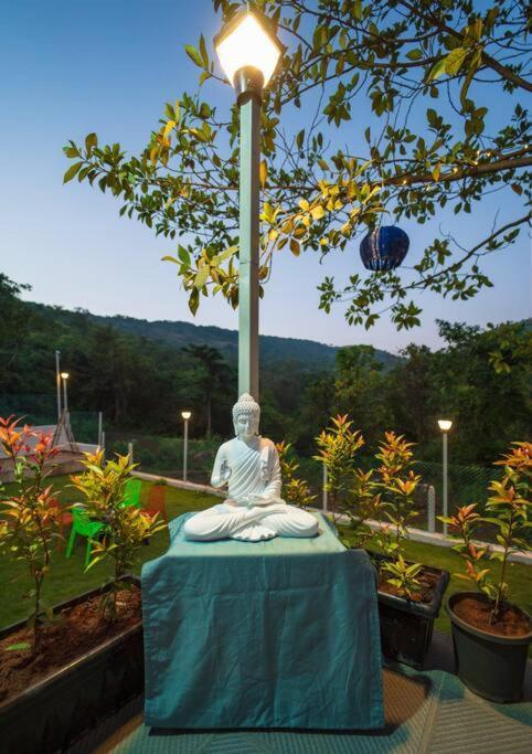 Spicy Mango Lakeside Abode - Luxurious Villa In Pawana Lonavala Exteriör bild